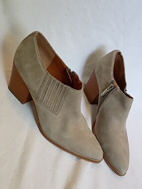 Sarto Gray Leather Camella Low Ankle Boot